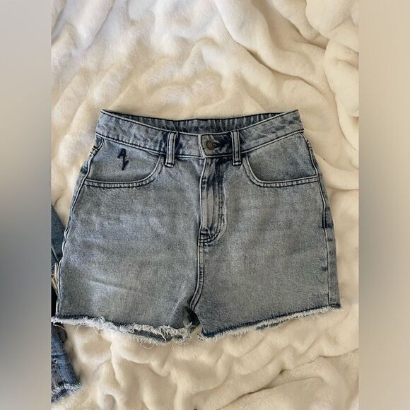 Bundle of 5 shorts 3 tops Women’s - Picture 2 of 16